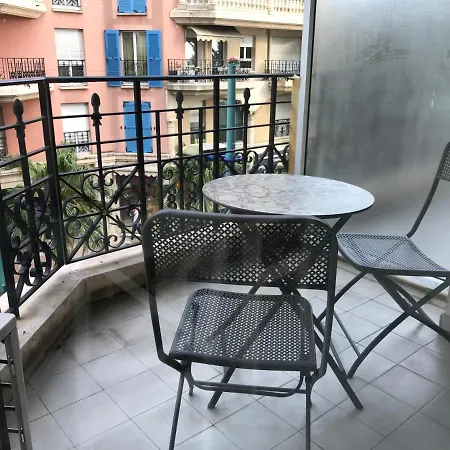 Apartment Le Victoria, 2p Moderne, Les Pieds Dans L'eau, Parking, Piscine Menton