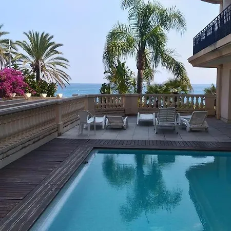 Le Victoria, 2p Moderne, Les Pieds Dans L'eau, Parking, Piscine * Menton